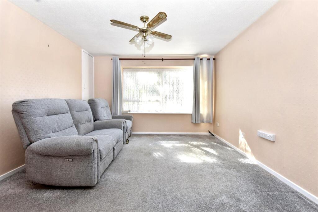 Apartment in Eastbourne, East Sussex - View 5