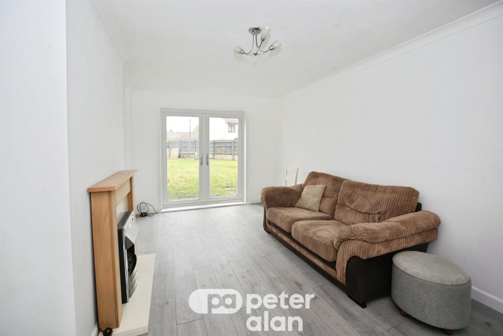 Cadoc Road, Pontnewydd, Cwmbran photo 4