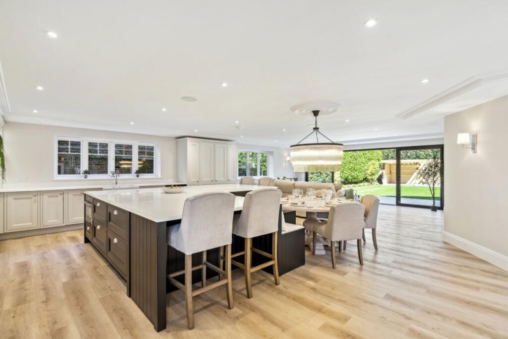 House in Slough - View 2