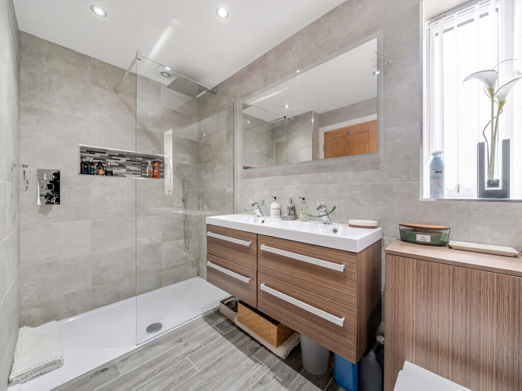 House in Wakefield, Hemsworth - View 6