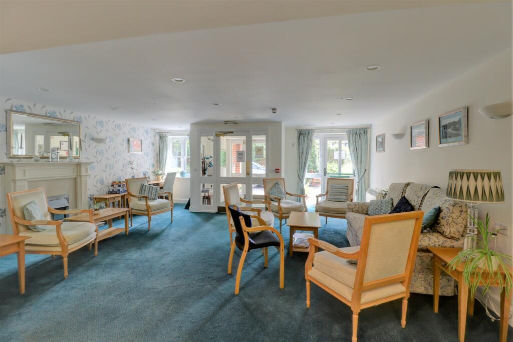 Penn Road, Hazlemere, High Wycombe, Buckinghamshire, HP15 photo 3