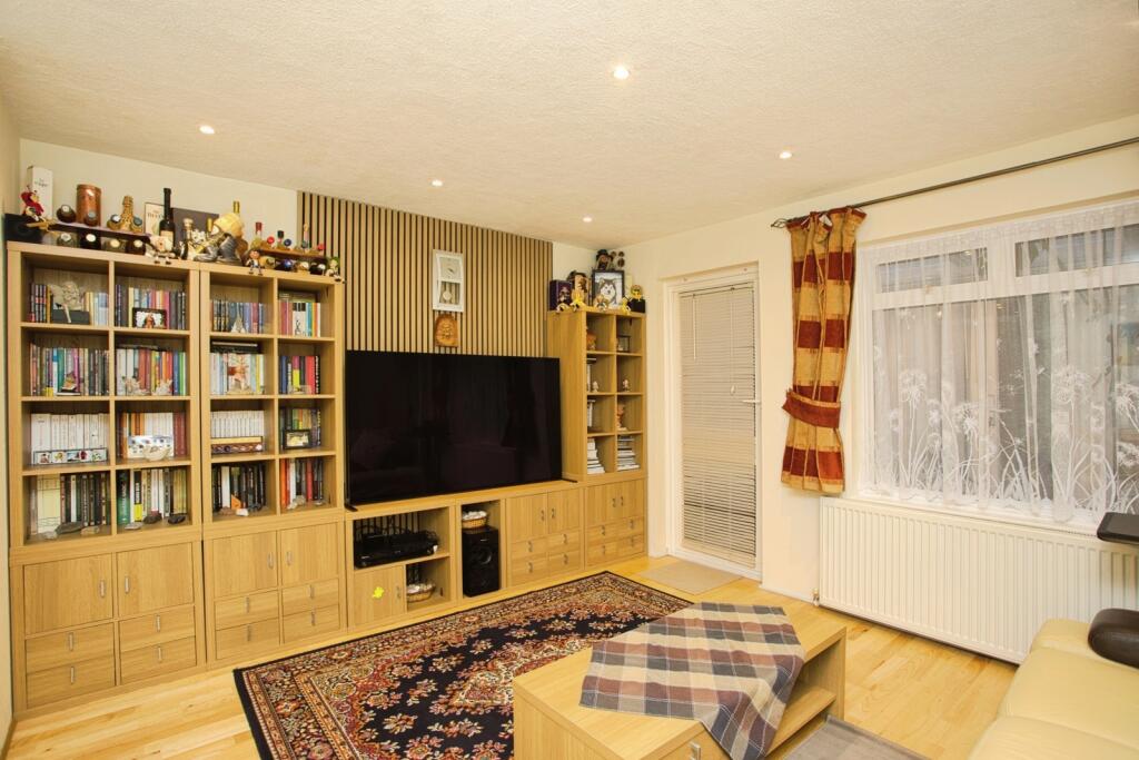 Oakham Close, London, SE6 photo 2