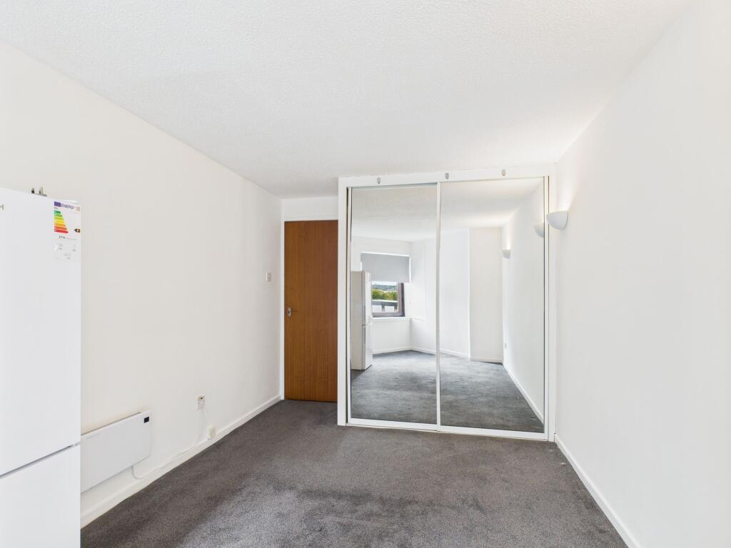 Apartment in Motherwell - More