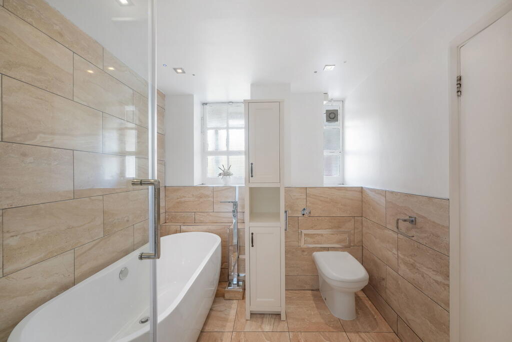 Apartment in London - More