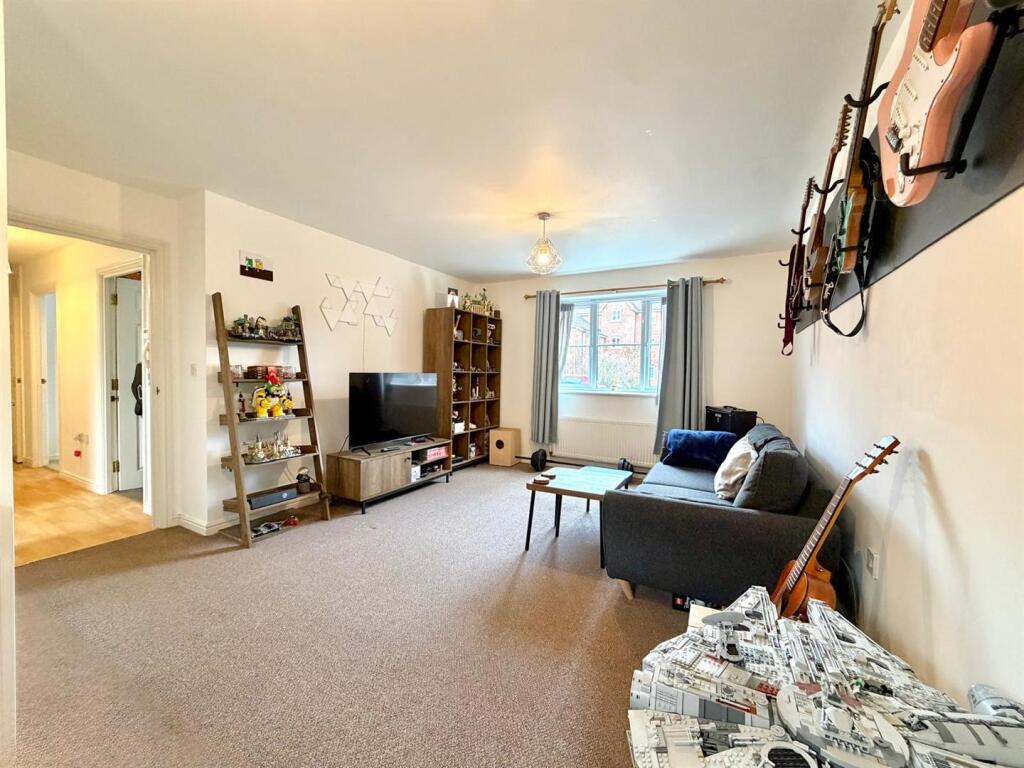 Apartment in Warwick, Whitemoor, Kenilworth - View 2
