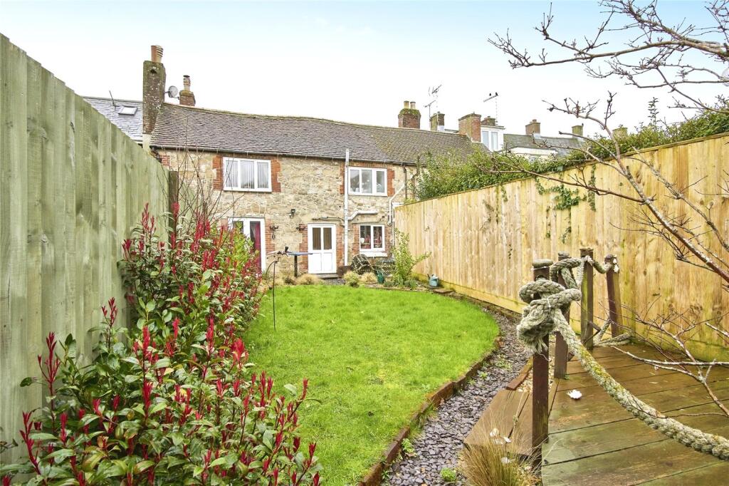 House in Sandown, Brading - More