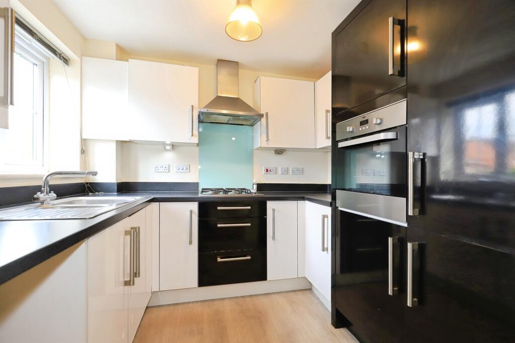 House in Wolverhampton, West Midlands - More