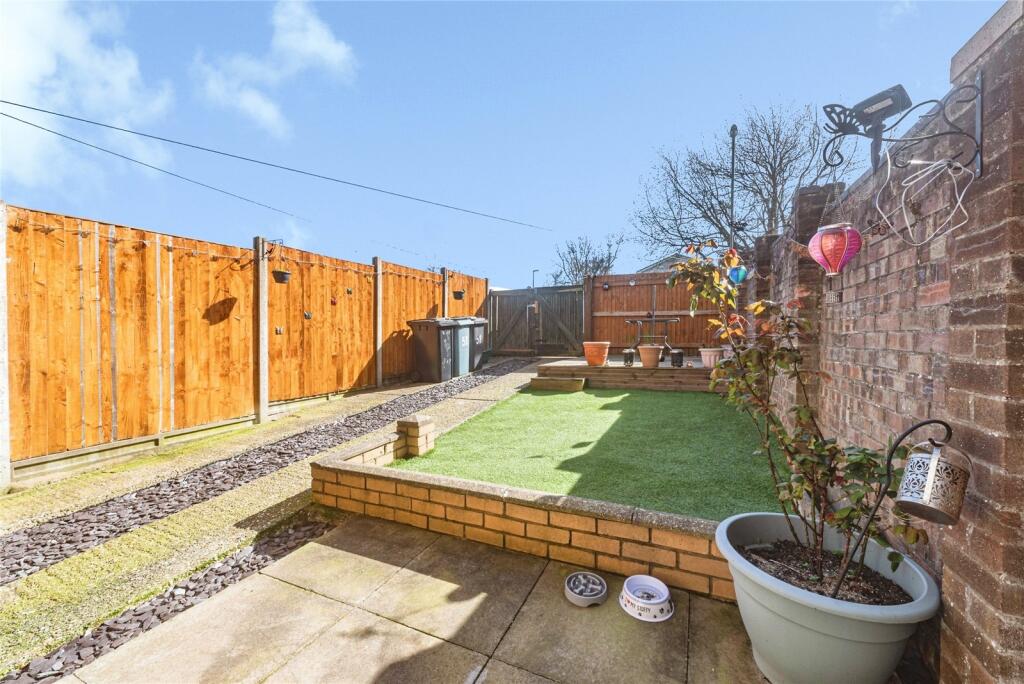 House in Basingstoke and Deane, Basingstoke - View 2
