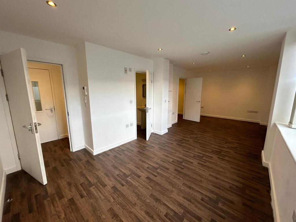 Main image of property: LARGE BOURNEMOUTH STUDIO