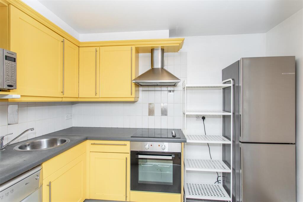 Hanover Place, Mile End, E3 - More