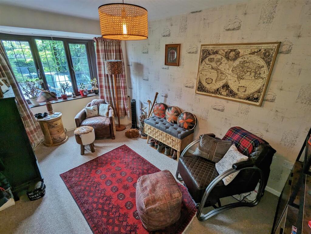 Walnut Drive, Whitchurch photo 5