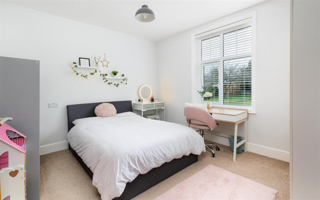 House in Cowes, Somerton, Northwood - View 4
