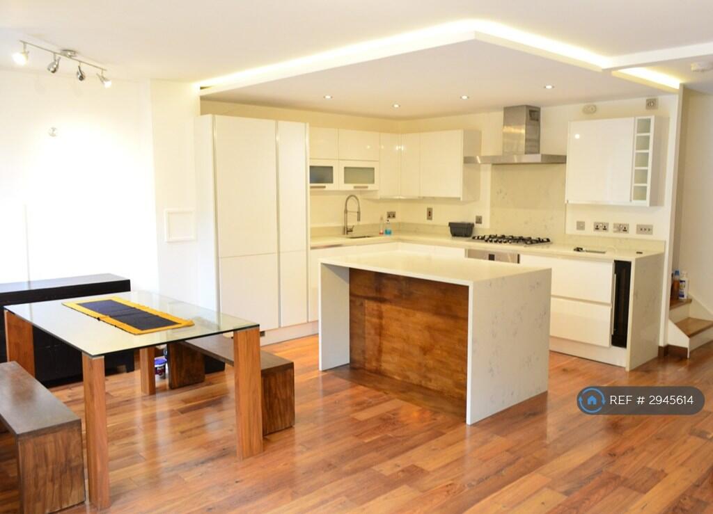 Main image of property: Leeward Court, London, E1W