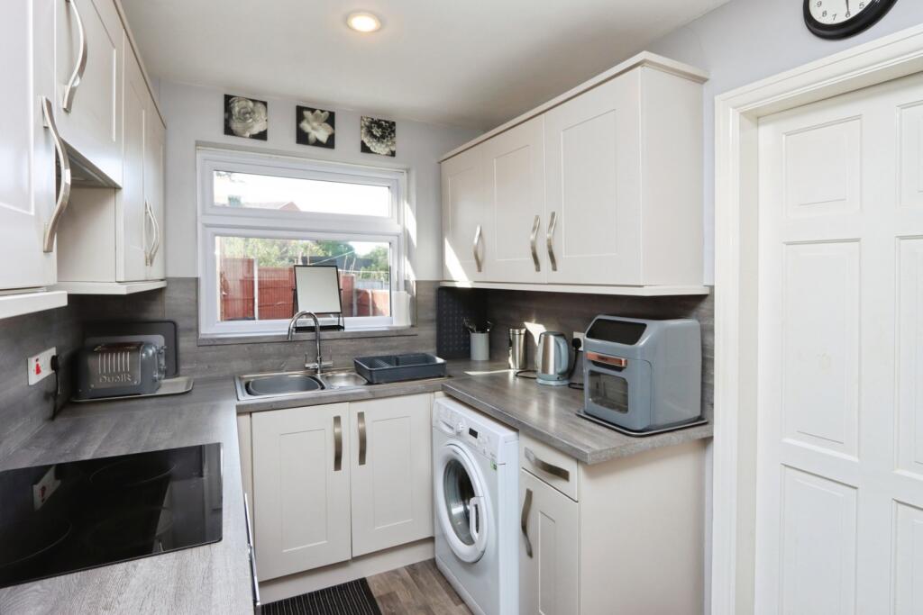 Moor View Road, SHEFFIELD, South Yorkshire, S8 photo 3