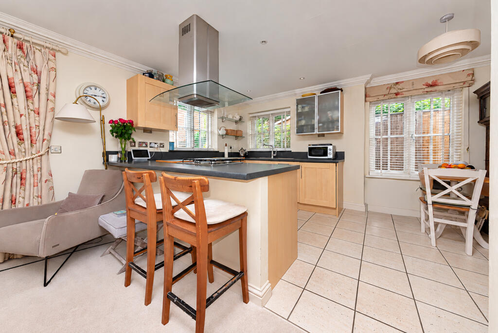 House in Winkfield - View 4