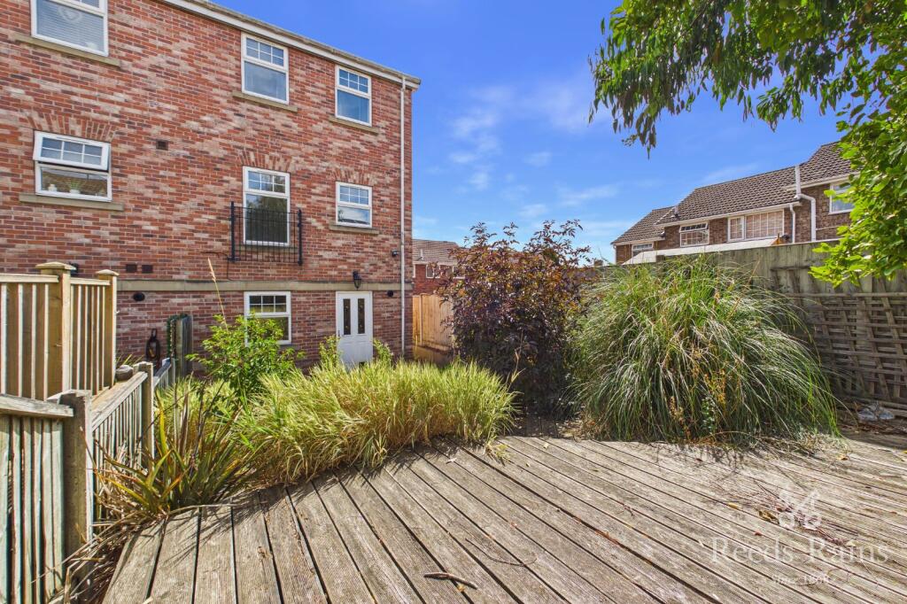 House in Wakefield - More