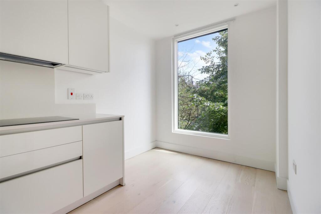 Apartment in London - View 5