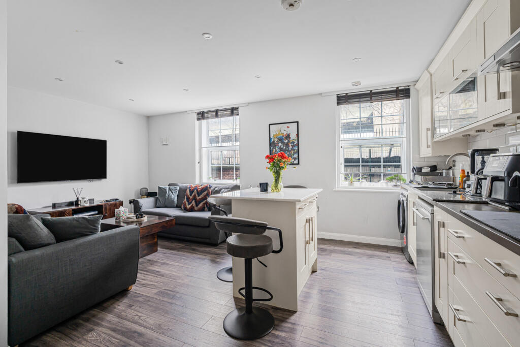 Main image of property: Glenhurst Road, Brentford, TW8