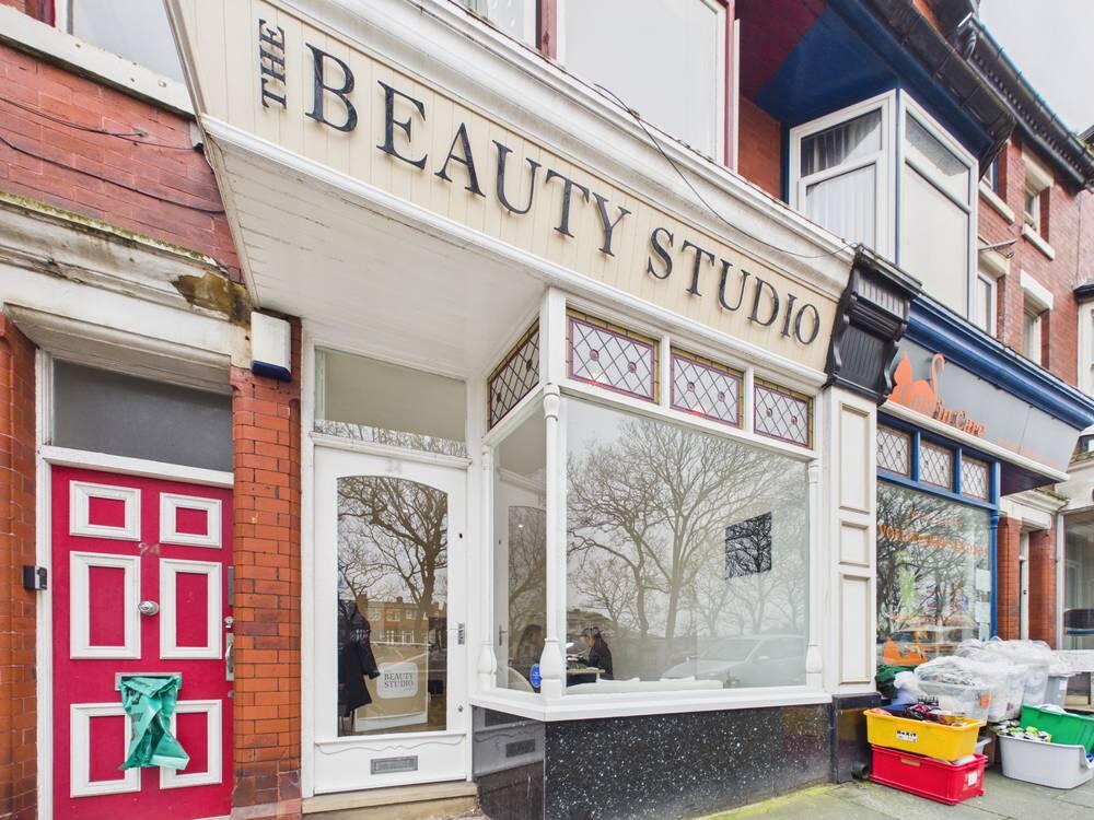 Main image of property: 24 The Crescent , Lytham St. Annes, FY8 1SZ