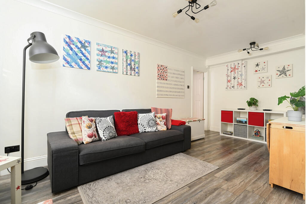 Apartment in Hove, Brunswick - View 3