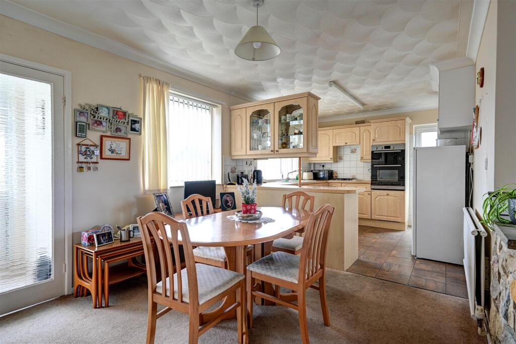 Paddock Close, Great Yarmouth photo 3