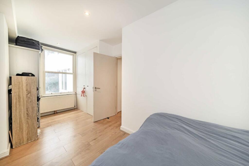 Apartment in London - View 5