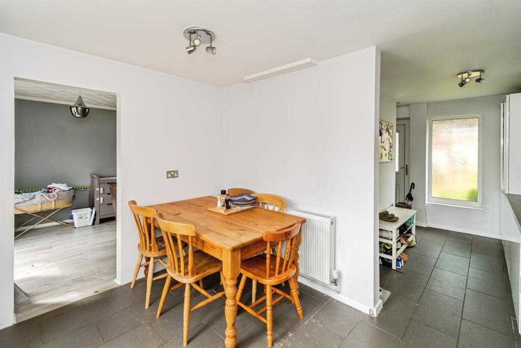 Fleming Avenue, North Baddesley, Southampton photo 4