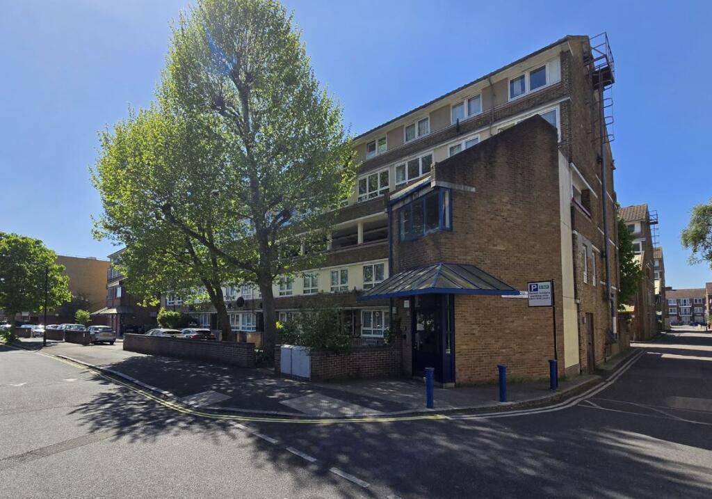 Main image of property: Flat 28 Oak Court, Sumner Road, Peckham, London, SE15 6PA