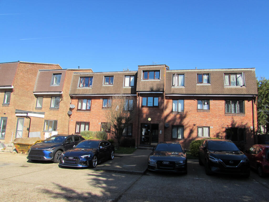 Main image of property: The Drive, Slough, Berkshire, Slough, SL3