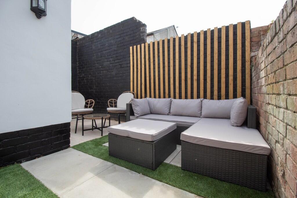 1 bedroom house share for rent