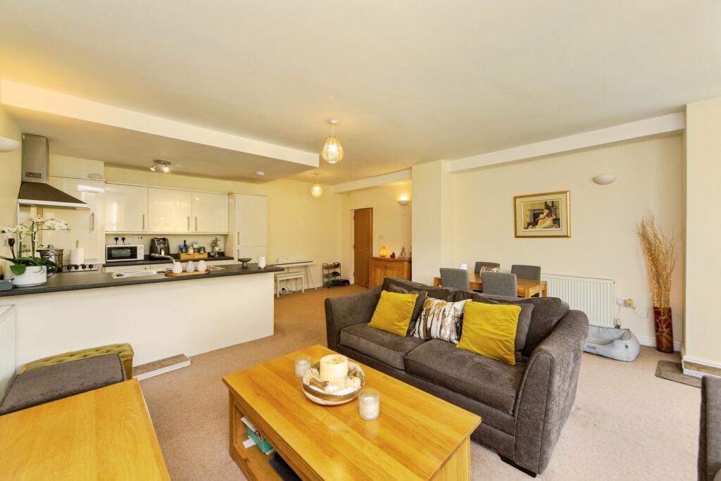Apartment in Wirral, Liverpool City Region - View 4
