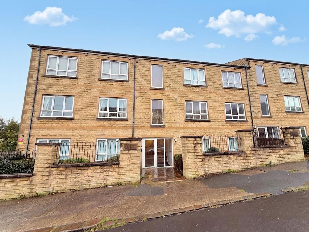 2-bed flat on Claremount Road, Halifax, HX3, £150,000