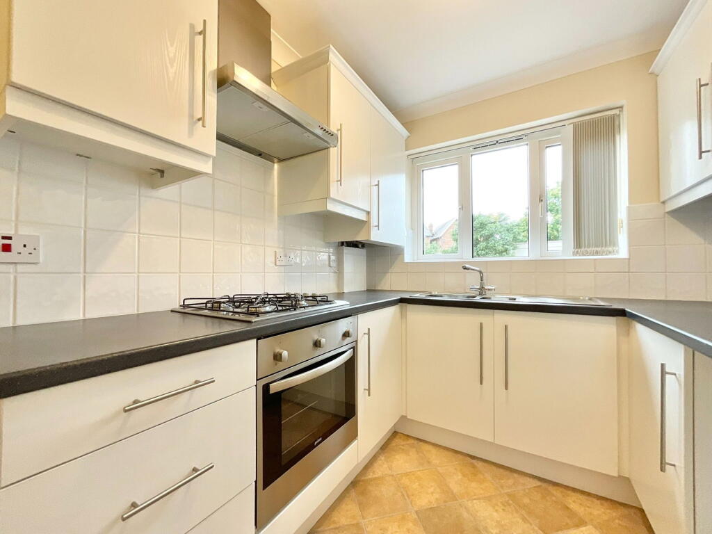 Apartment in Sefton, Liverpool City Region - View 3