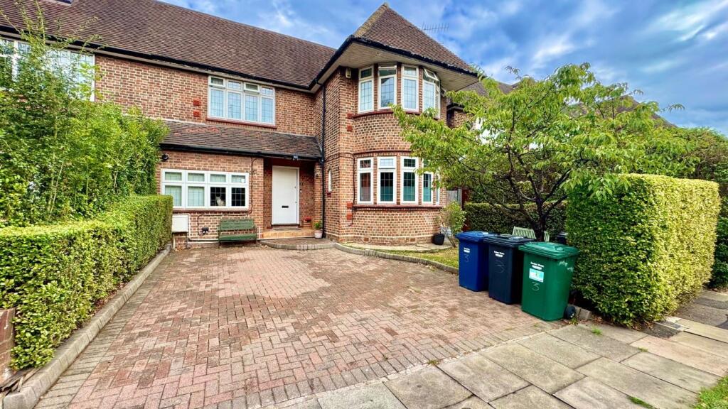 7-bed semi-detached on 3 Gloucester Drive, London, NW11 6BH, £1,200,000