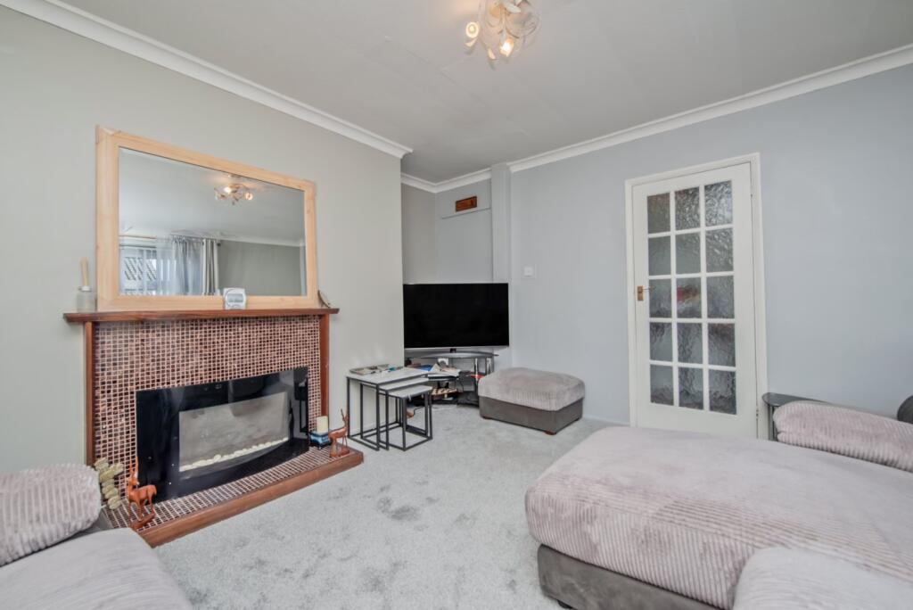 Thornroyd Drive, Bradford, West Yorkshire, BD4 photo 3