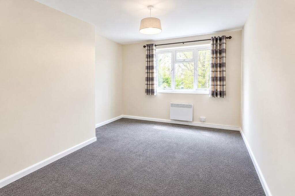 Apartment in Sutton - View 5