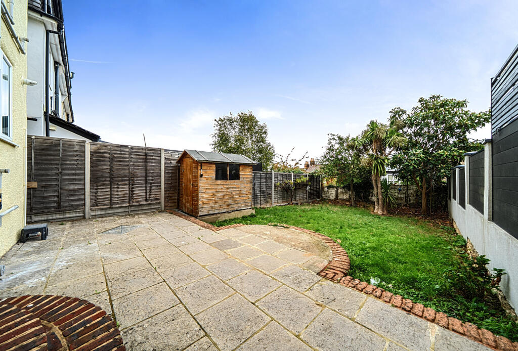 House in London - View 2