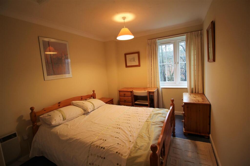 Apartment in Southampton - View 5