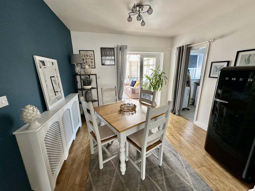 House in Doncaster, Armthorpe - More