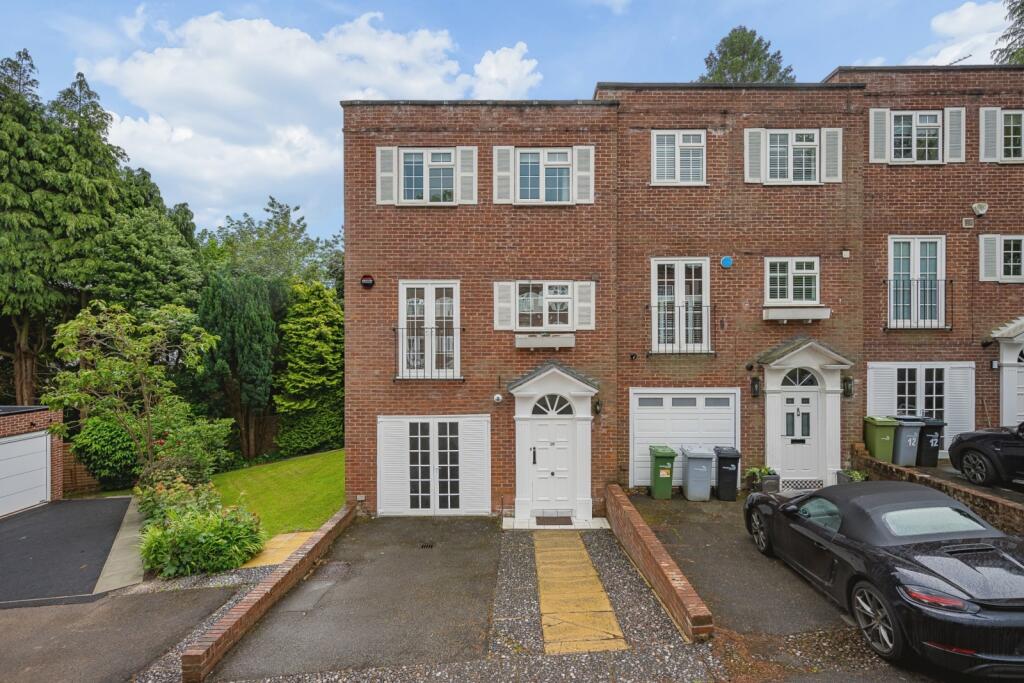 Main image of property: Castlegate Mews, Prestbury, Macclesfield, Cheshire, SK10