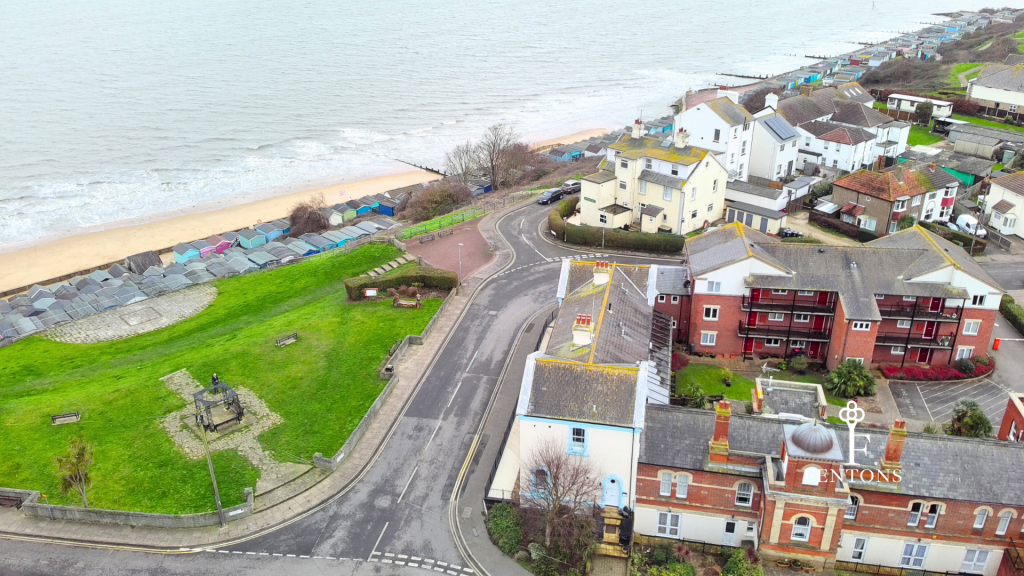 Woodberry Way, Walton-on-the-Naze photo 2