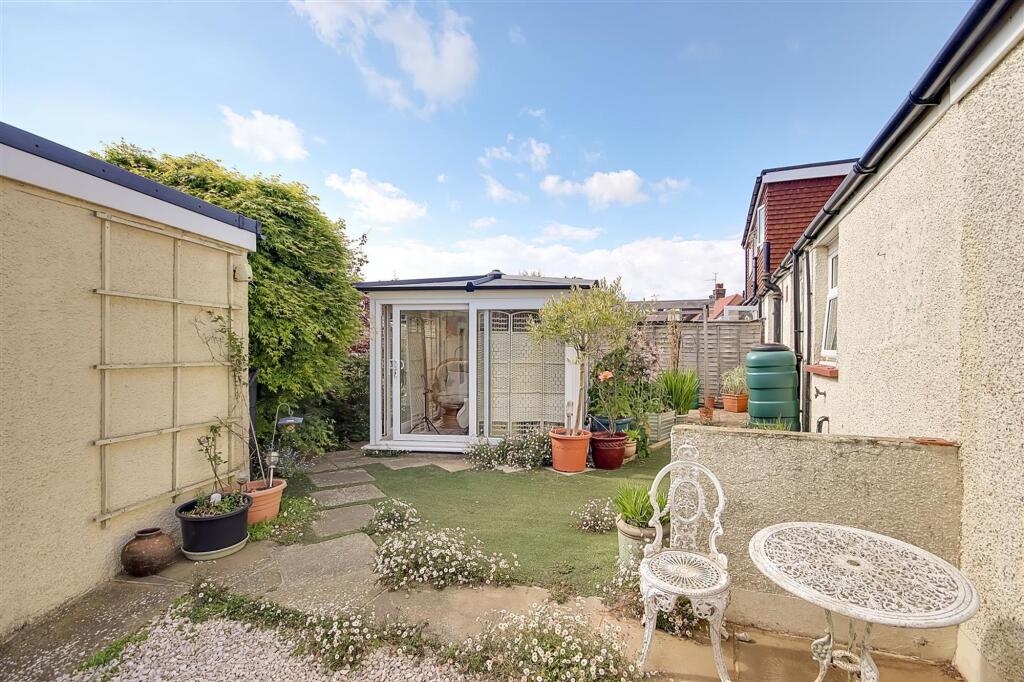 Leeward Road, Worthing, BN13 photo 4