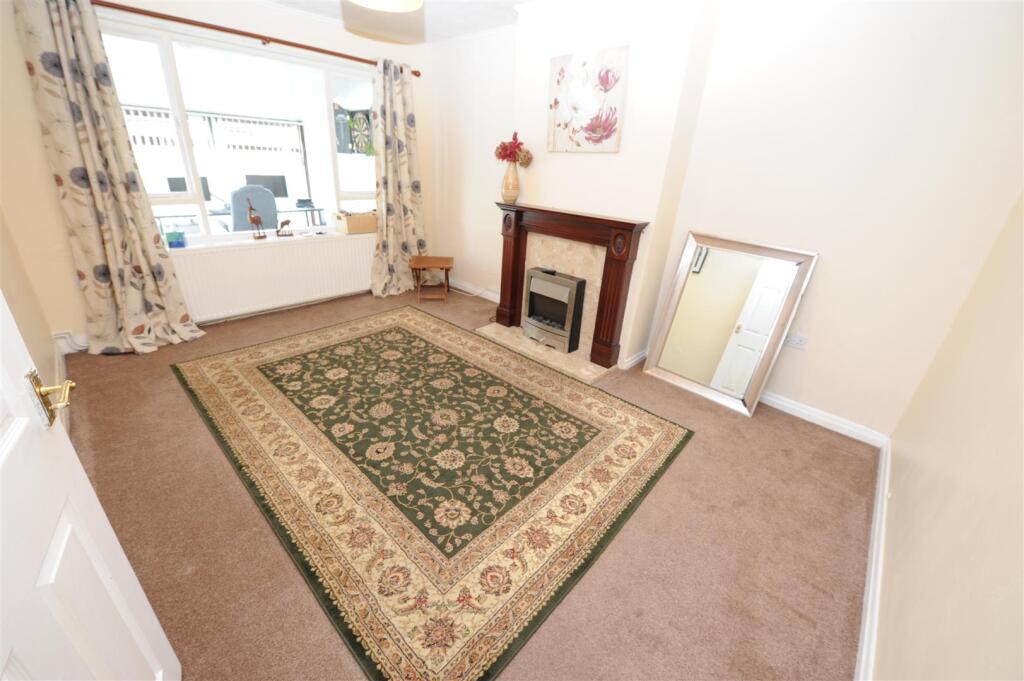 Kingsdale Crescent, Bradford photo 4