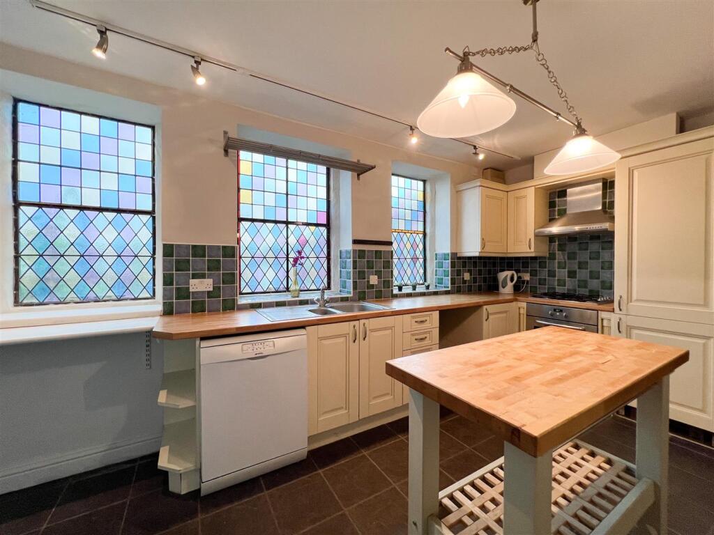 House in Stoke-on-Trent - View 4