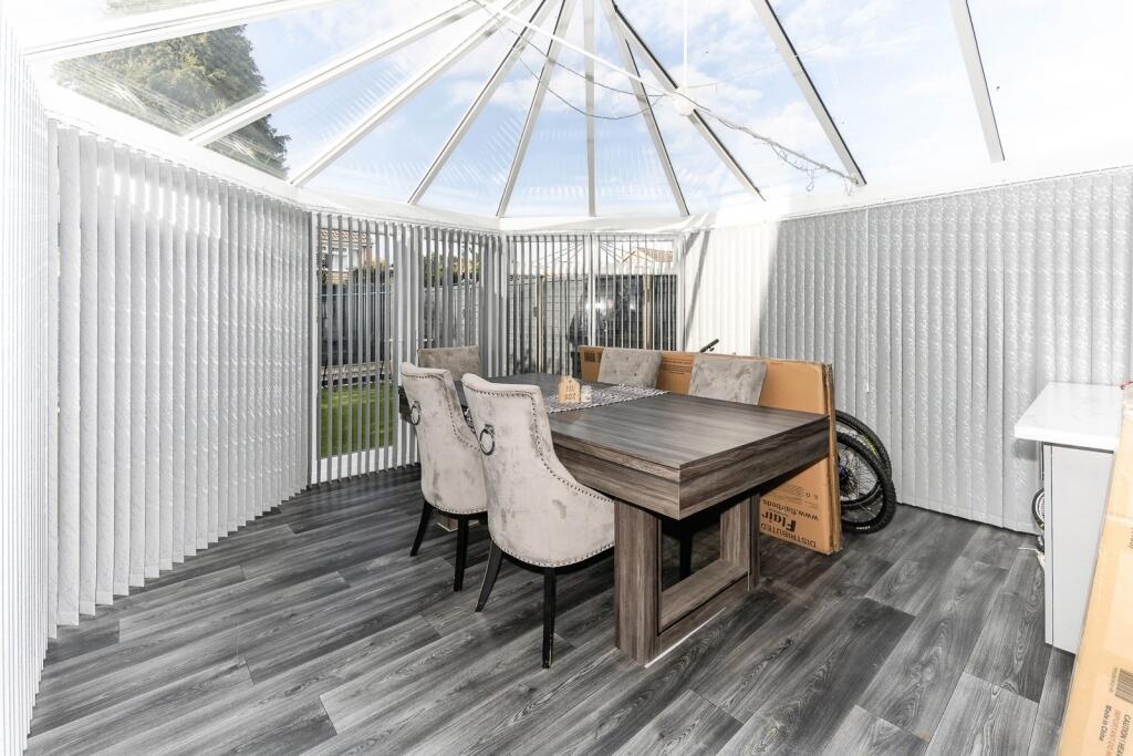 House in Nuneaton and Bedworth, Warwickshire - View 4