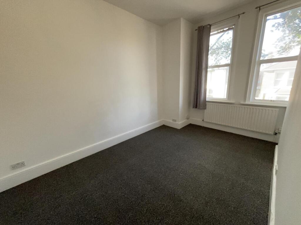 Apartment in Croydon - View 4