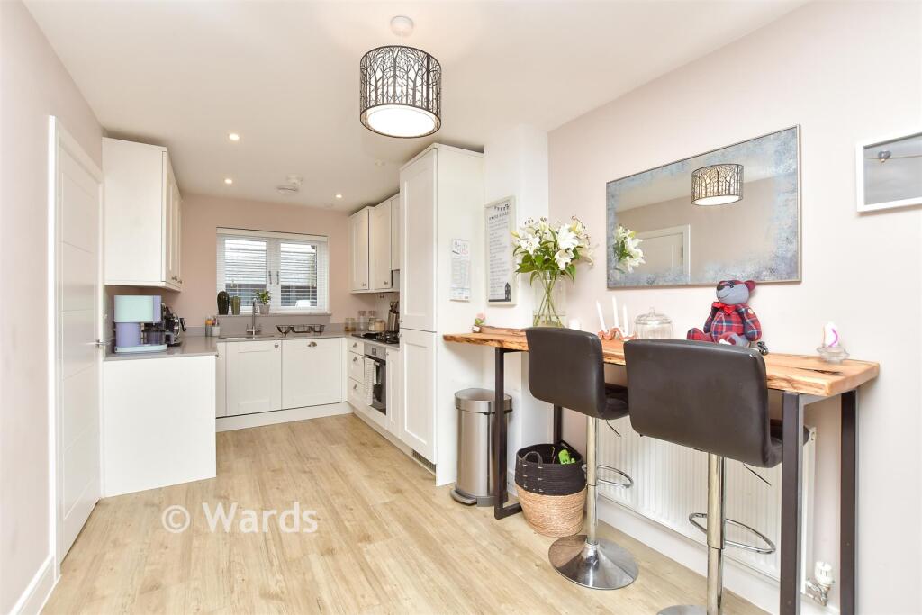 Evers Road, Faversham, Kent photo 4