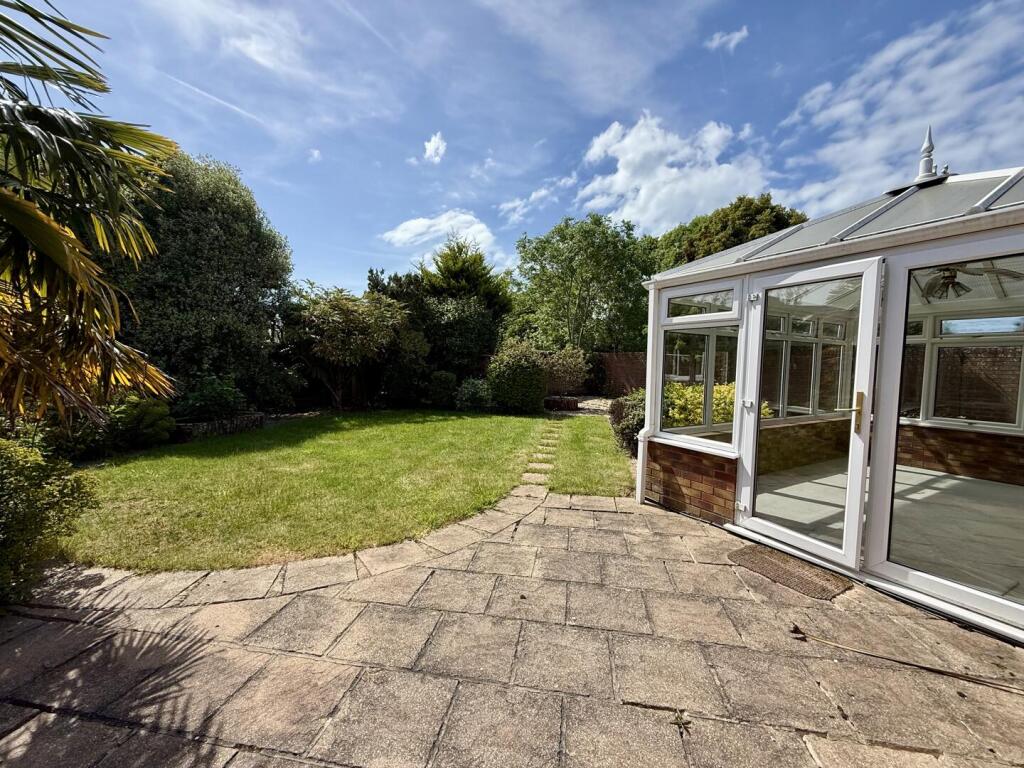 Trefoil Way, Highcliffe On Sea photo 4