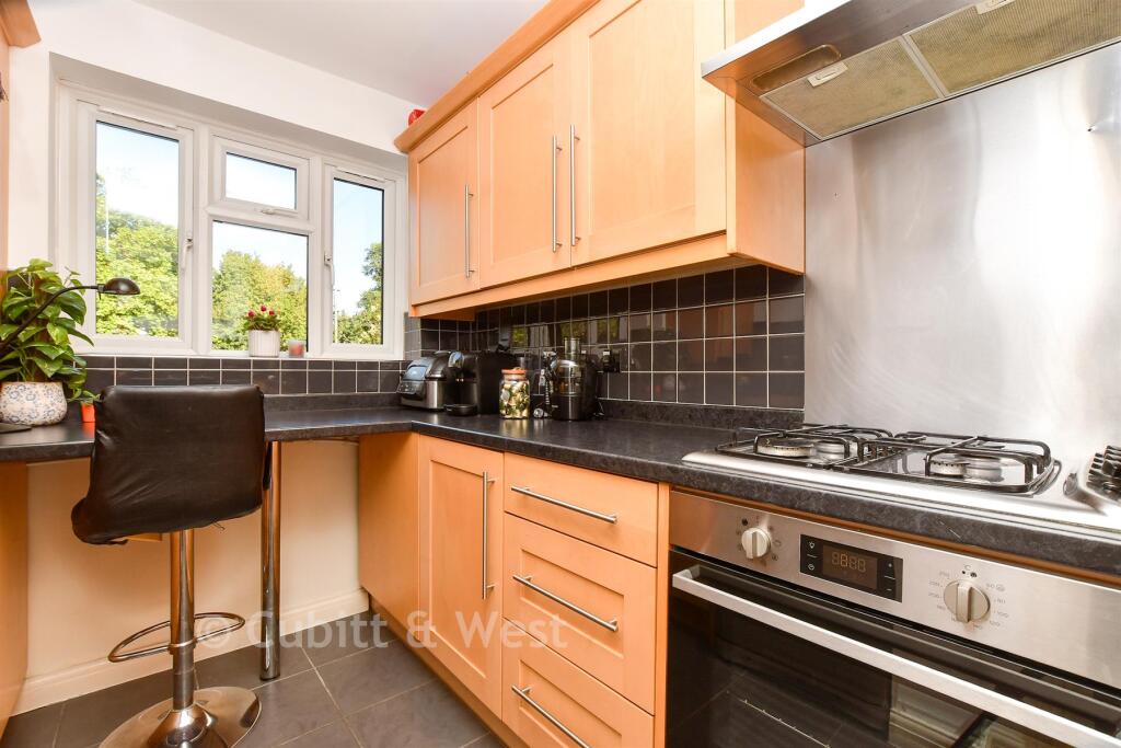 Apartment in Sutton - View 5
