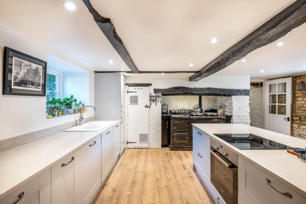 Queen Street, Farthinghoe, NN13 - More